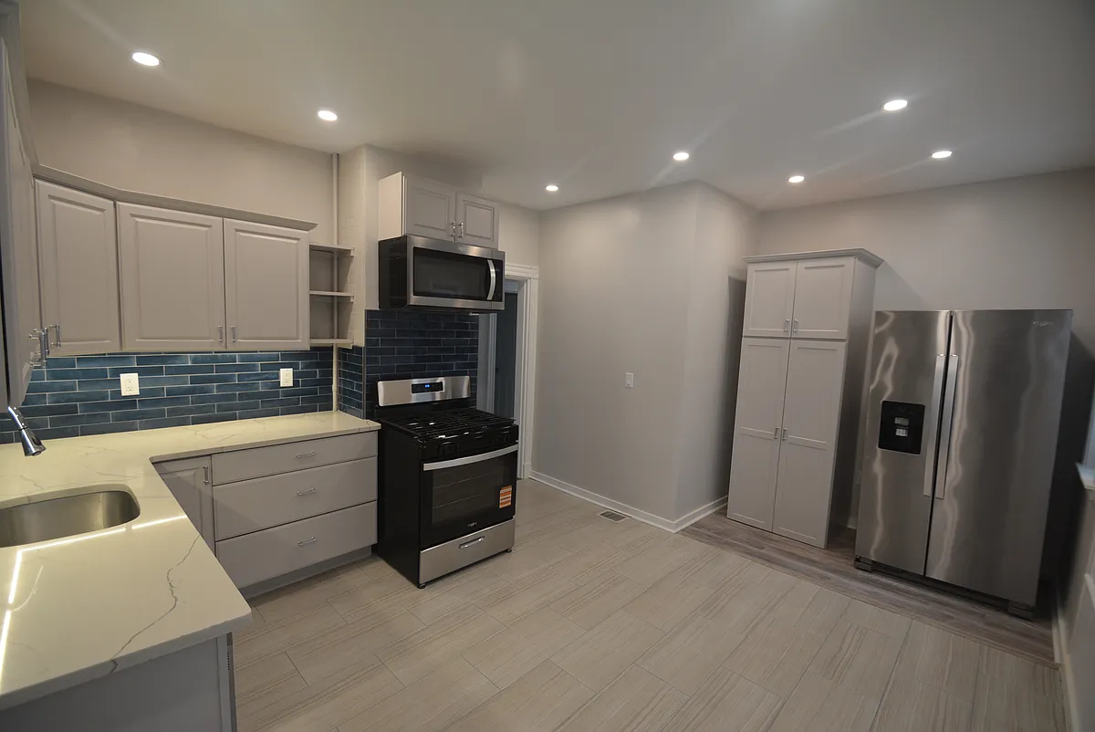 Building Photo - 31 Claybourne St #1