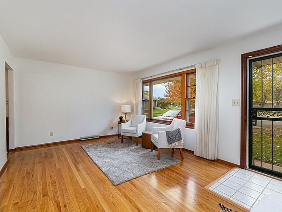 4th image of 18957 Greenbay Ave