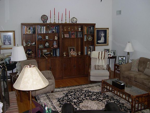 5th image of 1023 Ivy Court Ln
