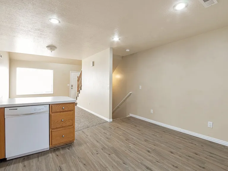 854 Easy St — Photo 5