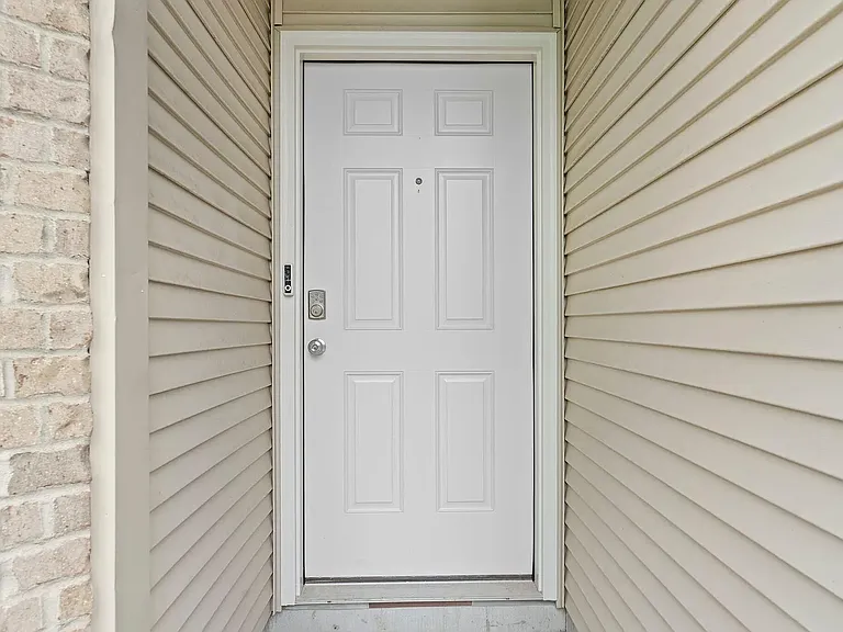 220 Shannon Ct — Photo 6