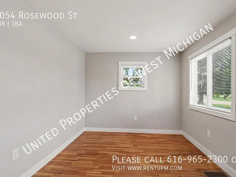 1054 Rosewood St — Photo 5