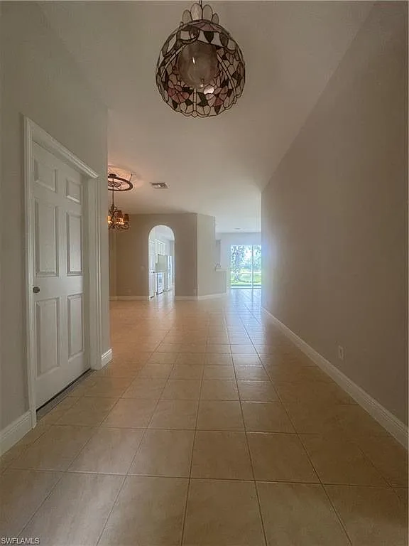 3 bed, 2.0 bath, 1915 sqft, $3,100 — Photo 3
