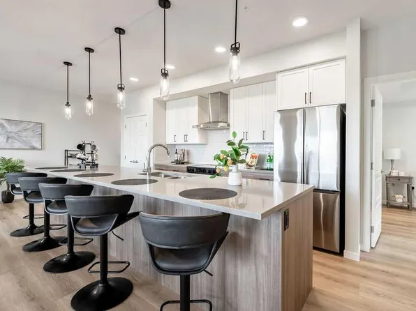 550 S Belmont St SW #2205, Calgary, AB T2X 4N2