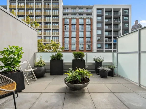 53 Hastings St W #409, Vancouver, BC V6B 1G4