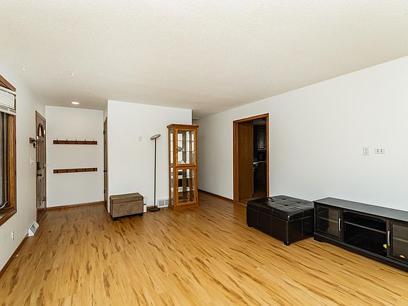 4th image of 512 15th St NE