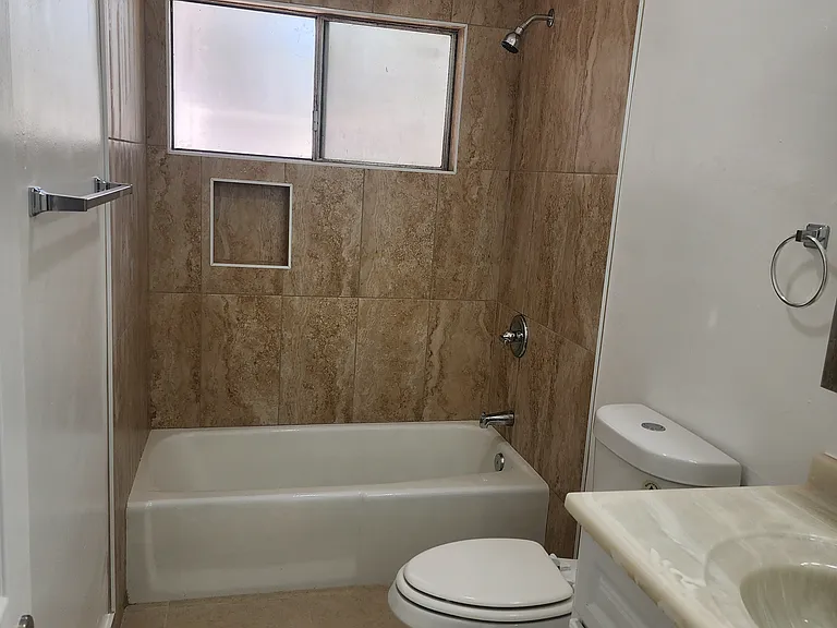 263 E Vermont Ave — Photo 13