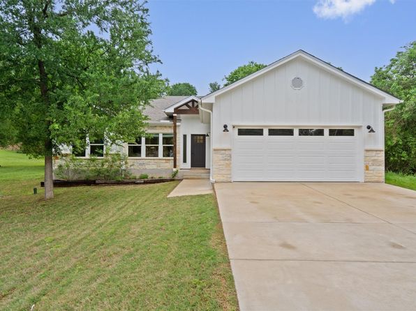 407 Mauna Loa Ln, Bastrop, TX 78602