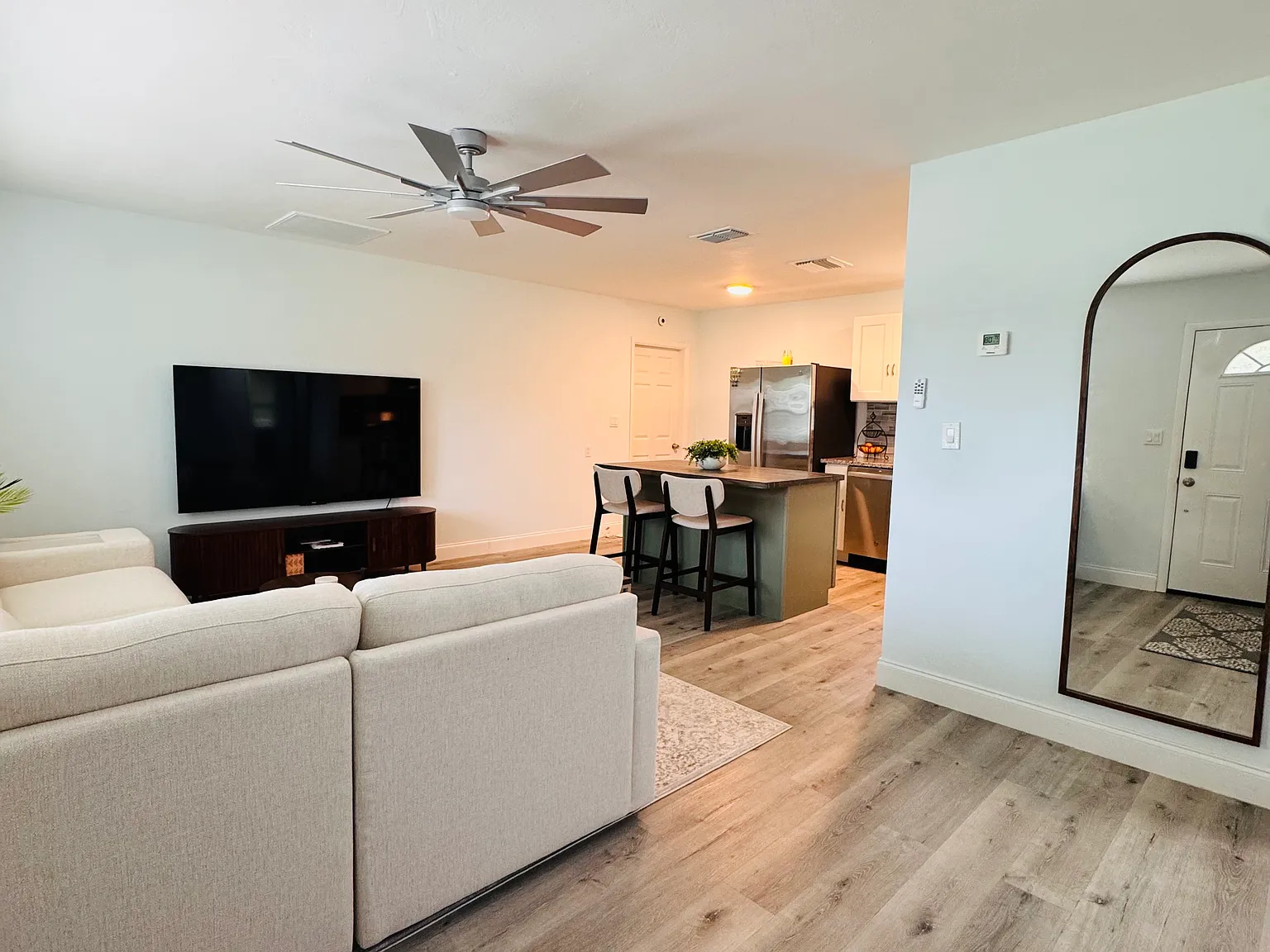 2 bed, 789 sqft, $2,475 — Photo 4