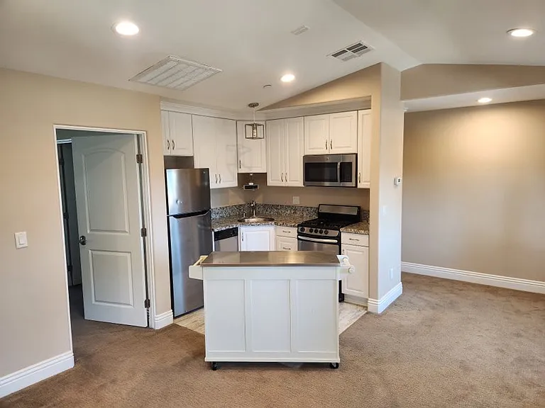 230 E Valley View Dr #B — Photo 1
