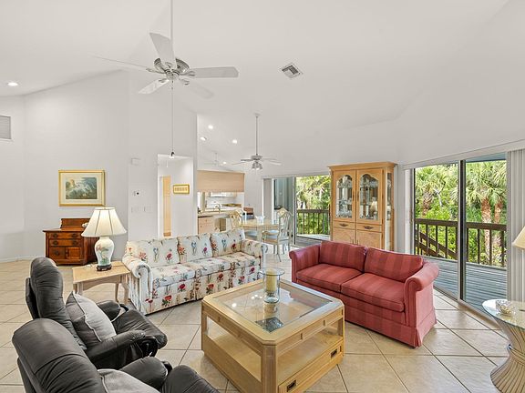 4th image of 595 Sea Oats Dr