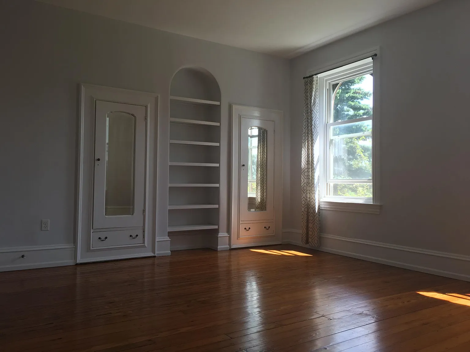 2 bed, 1100 sqft, $1,600 — Photo 3