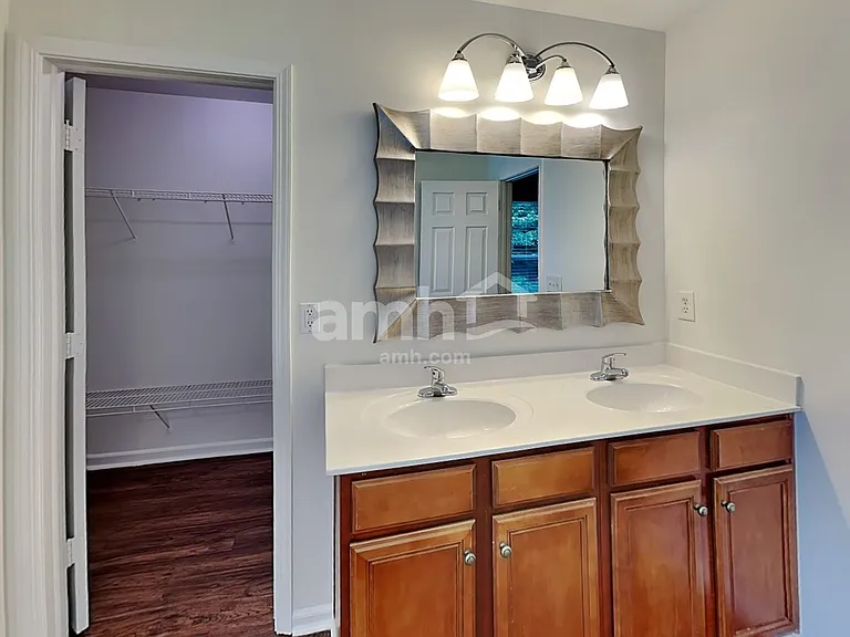 15718 Lakepoint Forest Dr — Photo 11