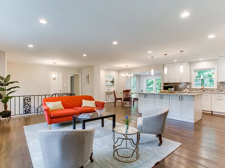 9112 Santayana Dr — Photo 7