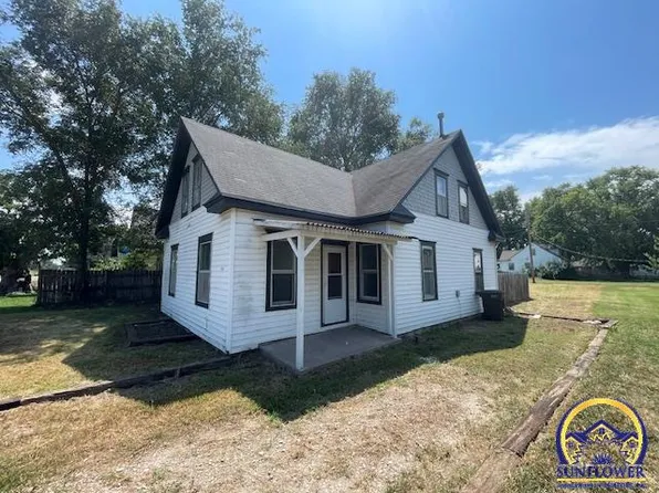 3747 Front St, Grantville, KS 66429