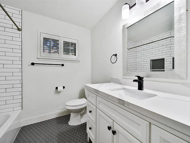 950 Del Norte St — Photo 34