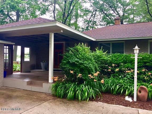 5th image of 15961 Lake Ave
