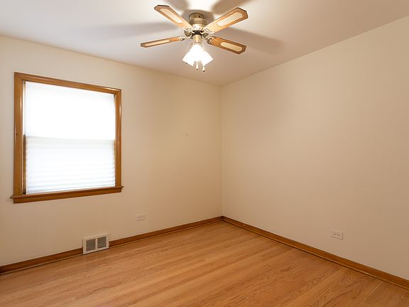 3rd image of 8809 S Dorchester Ave