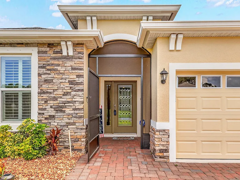 6691 Cameo Dr — Photo 2