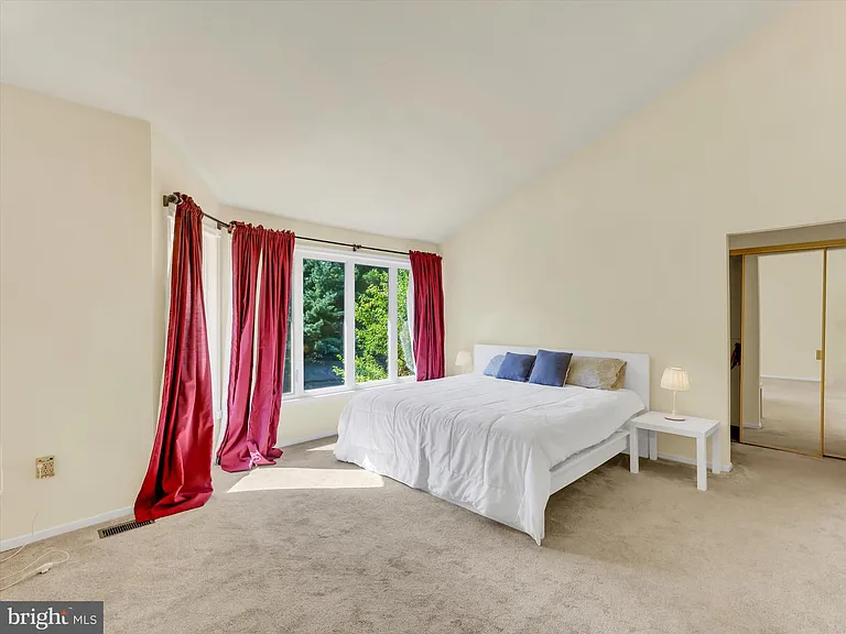 31 Valerian Ct — Photo 13