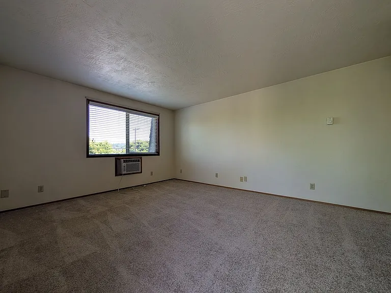 Silver Lace Apartments — Photo 10