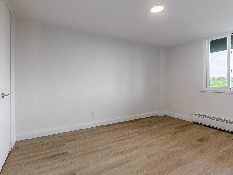 30 Hillsboro Ave — Photo 6