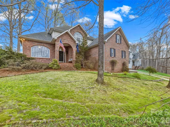 215 Ballard Ct, Fort Mill, SC 29715