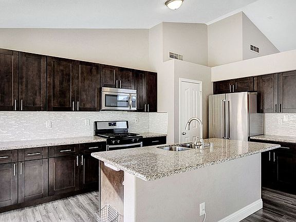 3rd image of 1033 Lacebark Ct