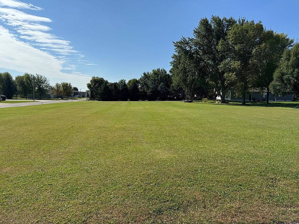 1st image of Douglas Dr