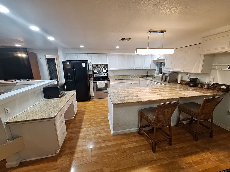 4050 Yucatan Cir — Photo 8