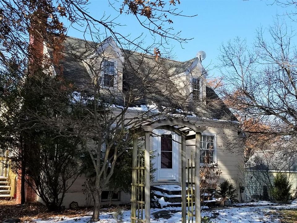 1st image of 102 N Cromwell St