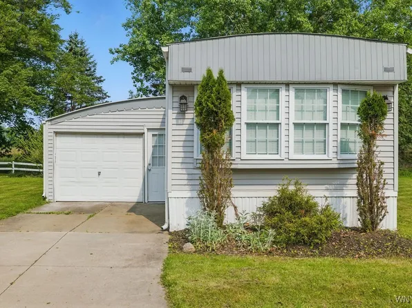 78 Burgundy Cir, Buffalo, NY 14224