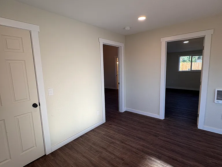 1460 Cascade Dr — Photo 3