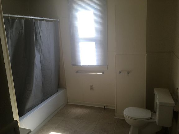 5th image of 605 N Alameda Dr