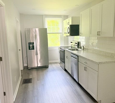3rd image of 4149 Ridge Rd #3