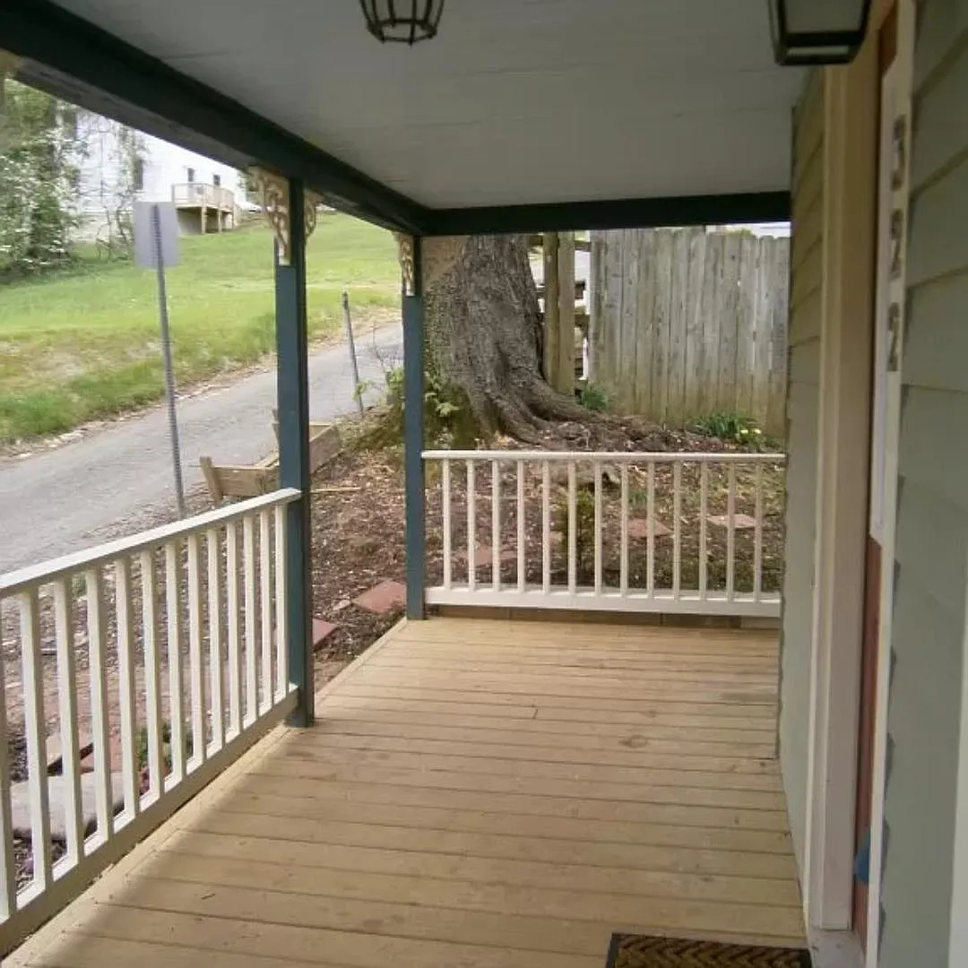 Front Porch - 322 Berring St