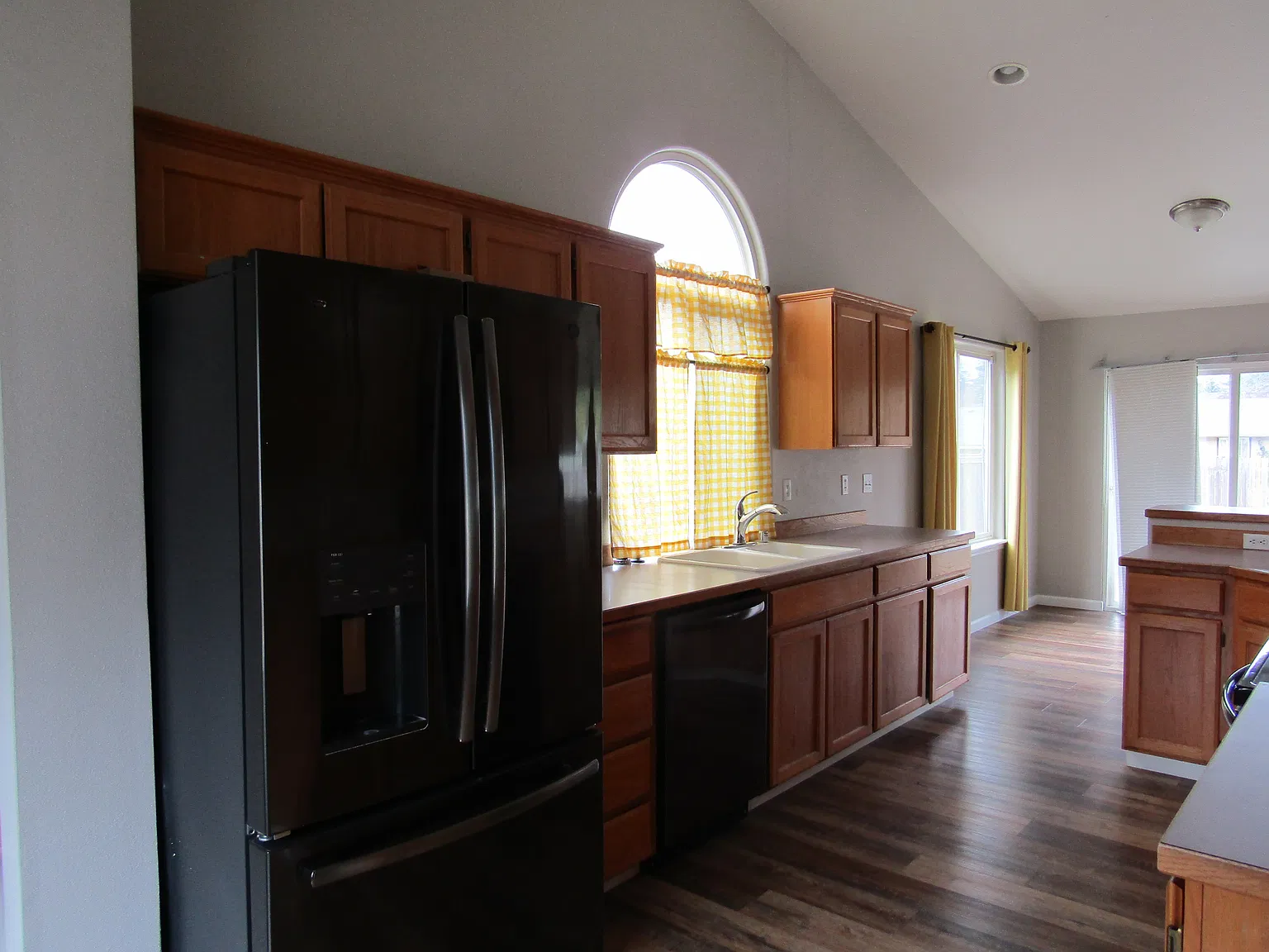 3 bed, 1208 sqft, $2,695 — Photo 4