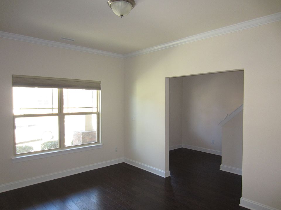 1st image of 131 Aztec Cir