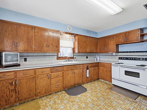 5th image of 401 1st St