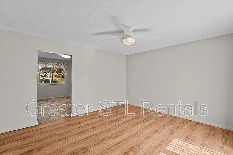 3 bed, 1.5 bath, 972 sqft, $1,995 — Photo 4