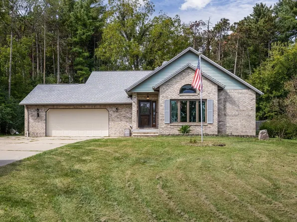 N7811 Kettle Moraine Dr, Whitewater, WI 53190