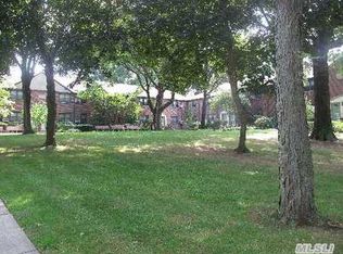 5803 246th Cres, Douglaston, NY 11362
