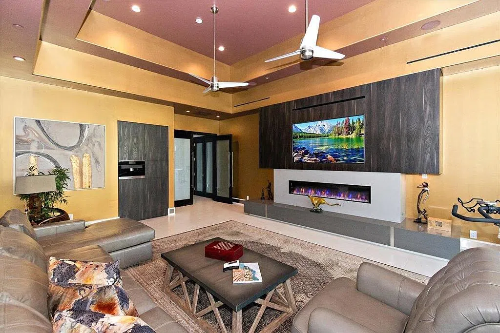 5 bed, 5.5 bath, 6502 sqft, $35,000 — Photo 2