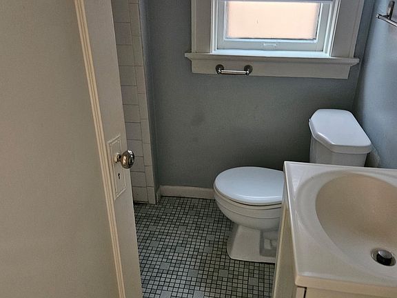 4th image of 4012 N Oakland Ave APT 8