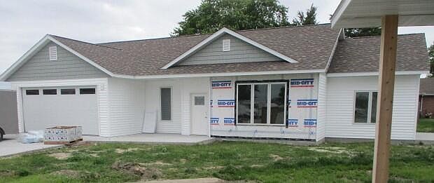 1st image of 820 N Barela Cir