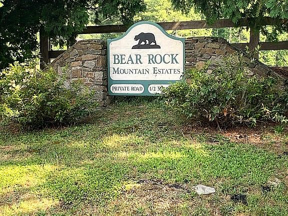 2nd image of 2 Bear Rock Loop Rd