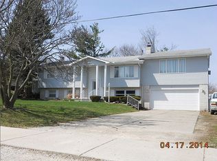 1337 N Creyts Rd, Lansing, MI 48917