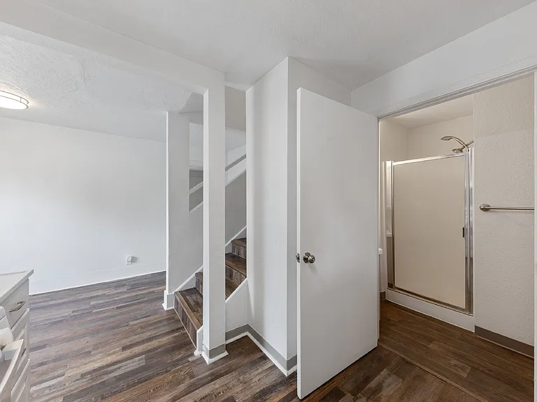 421 S College St #4 — Photo 14