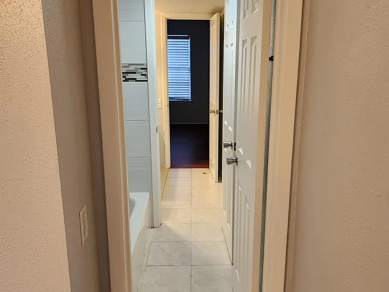 11710 Southlake Dr #6 — Photo 10
