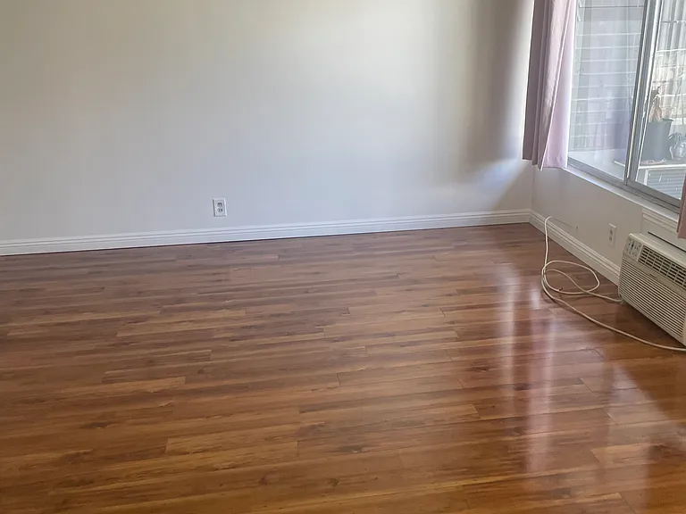 1049 N Hayworth Ave #12 — Photo 8